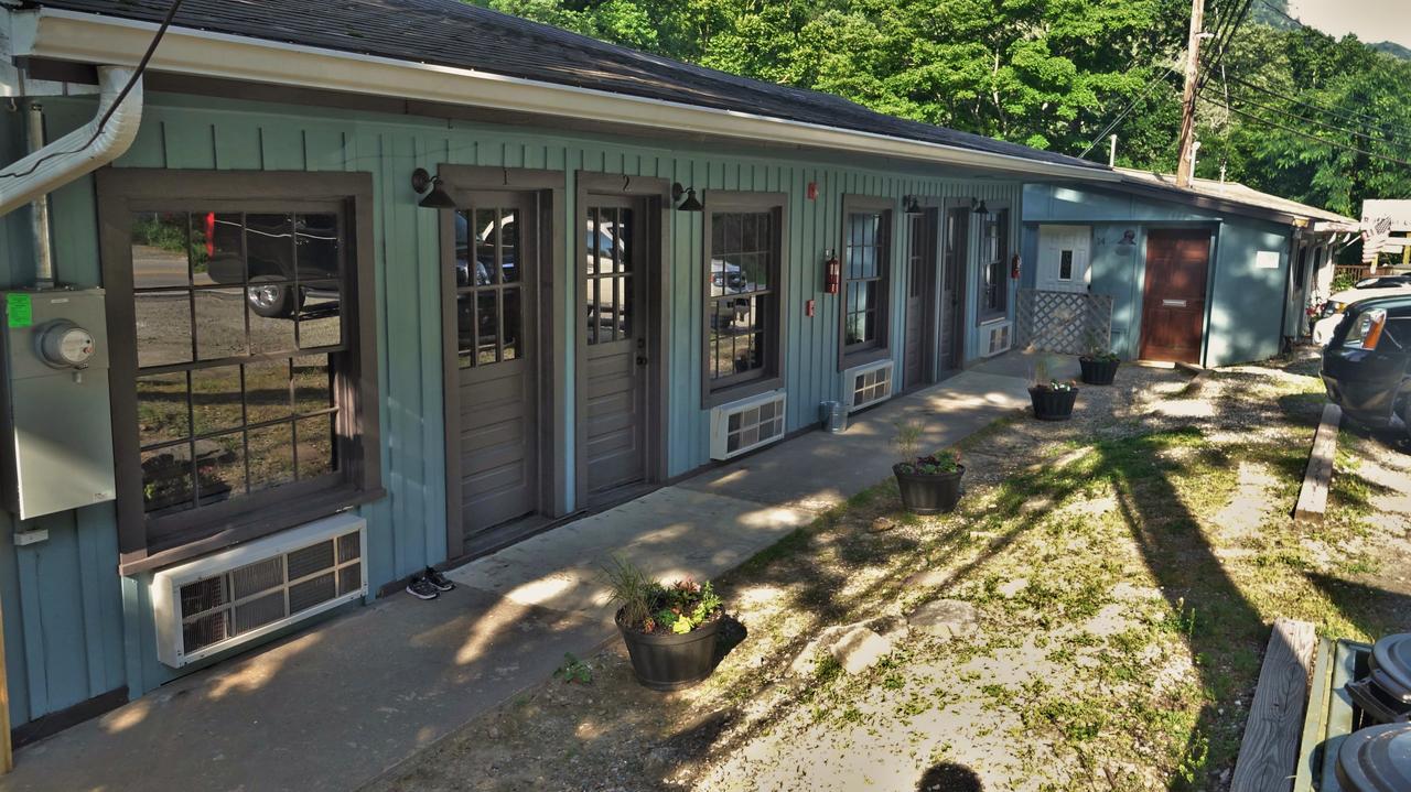 Riverside Lodge At Chimney Rock Exterior photo