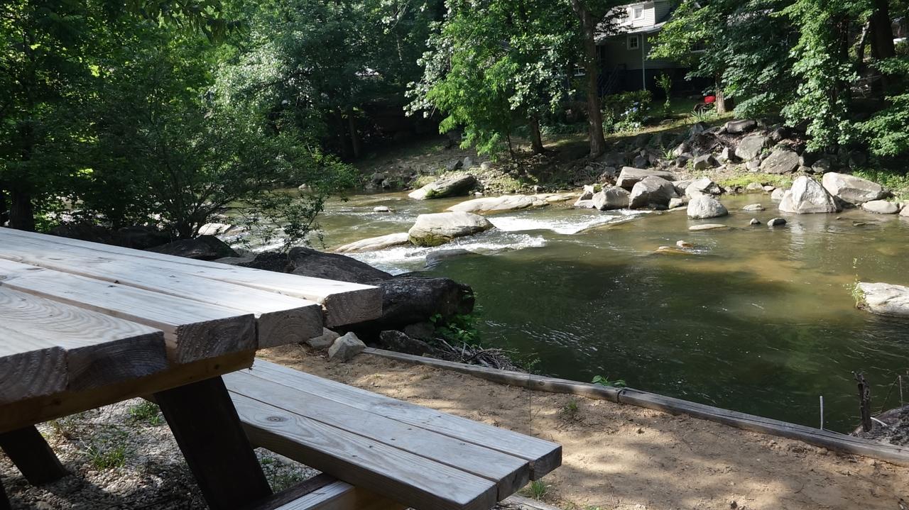 Riverside Lodge At Chimney Rock Exterior photo