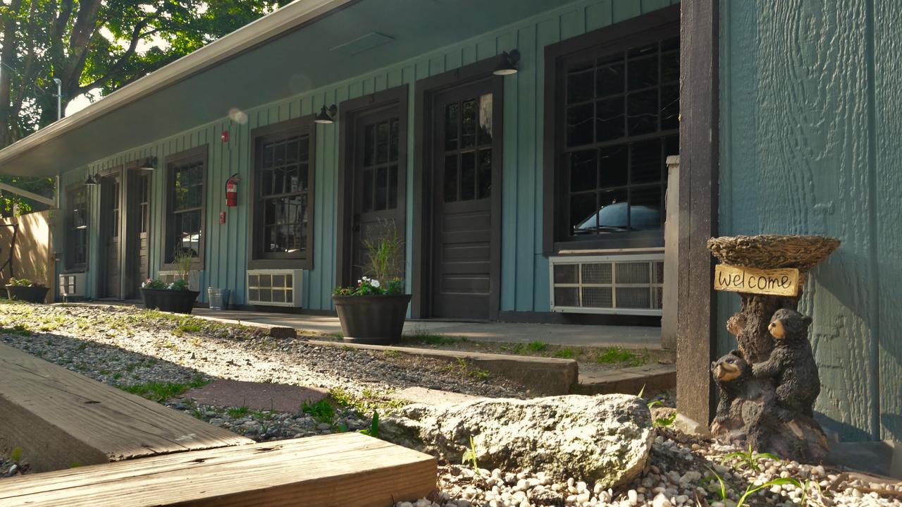 Riverside Lodge At Chimney Rock Exterior photo